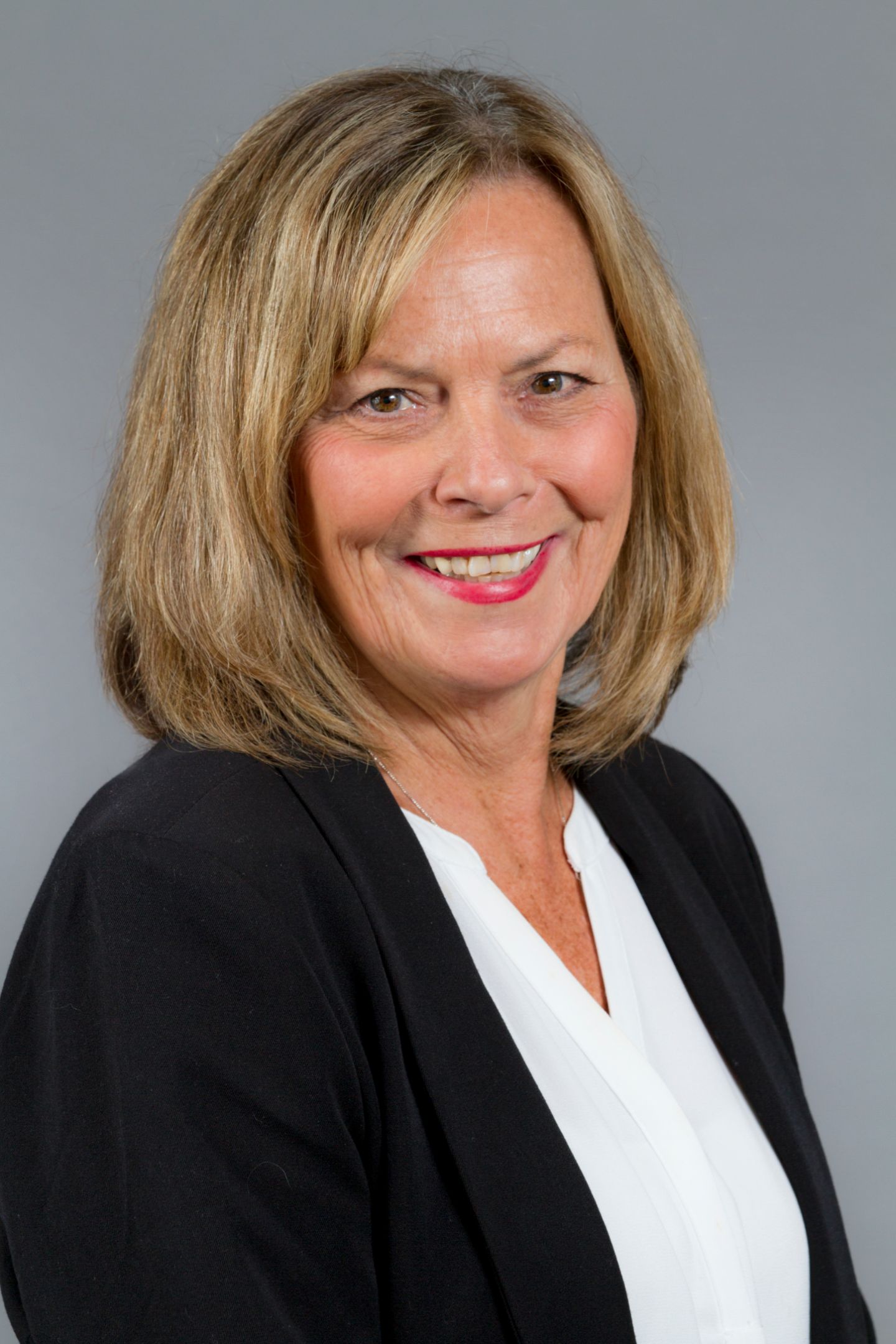 Sandy Rasmussen, Real Estate Agent Wheaton Coldwell Banker Realty