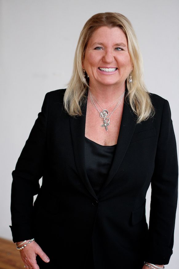 Nancy Walker, Real Estate Agent Edina, MN Coldwell Banker Realty