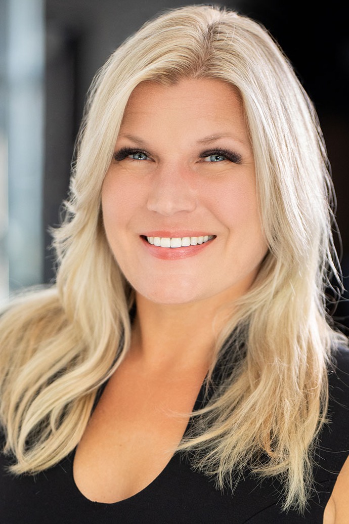 Elisha Gustafson, Real Estate Agent Wayzata, MN Coldwell Banker Realty