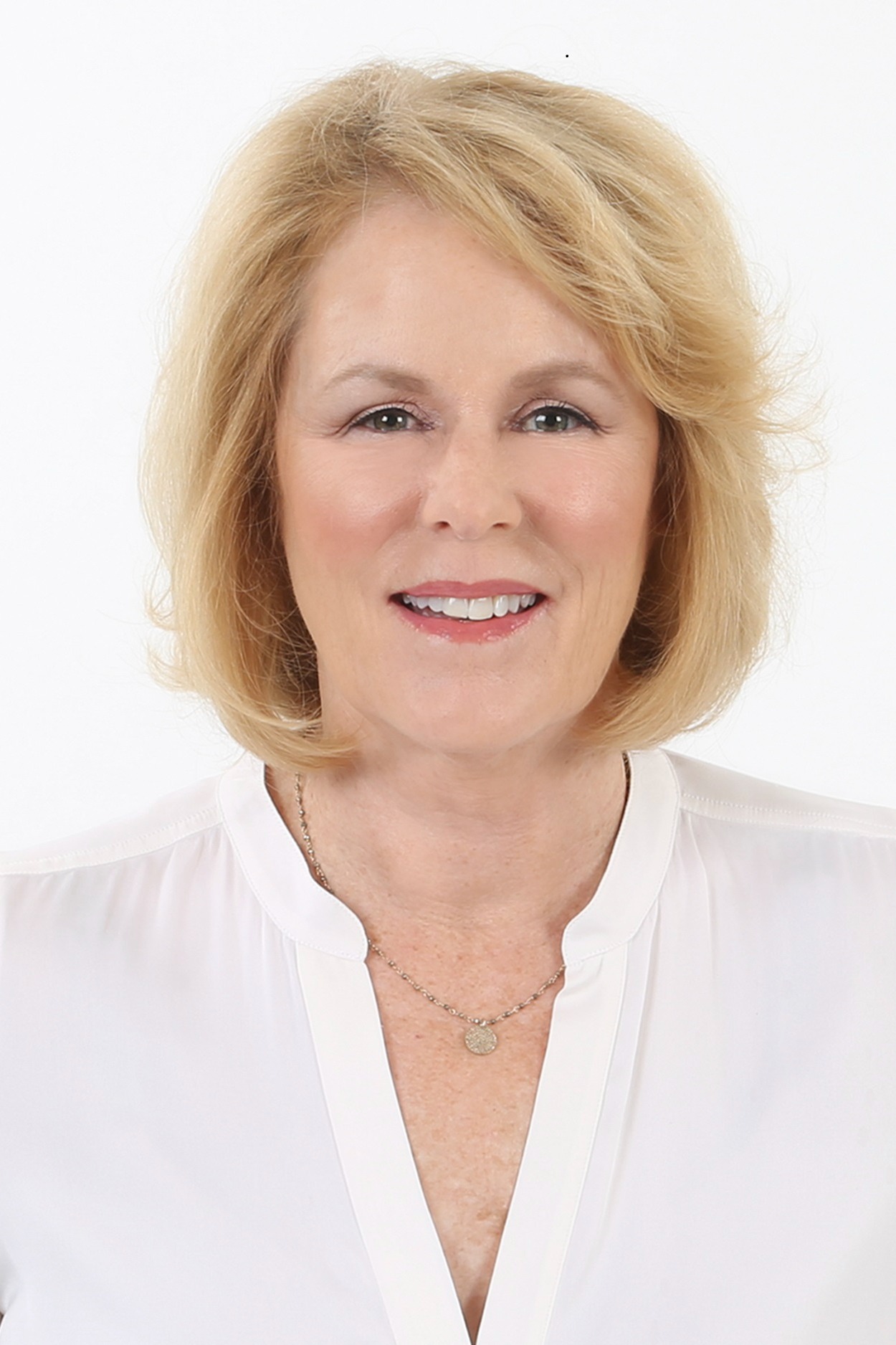 Maggie Smith, Real Estate Agent Westport, CT Coldwell Banker Realty