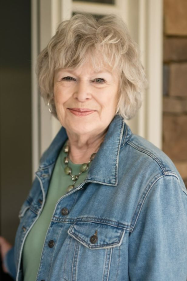 Heide Hughes, Real Estate Agent Saint Charles Coldwell Banker Realty