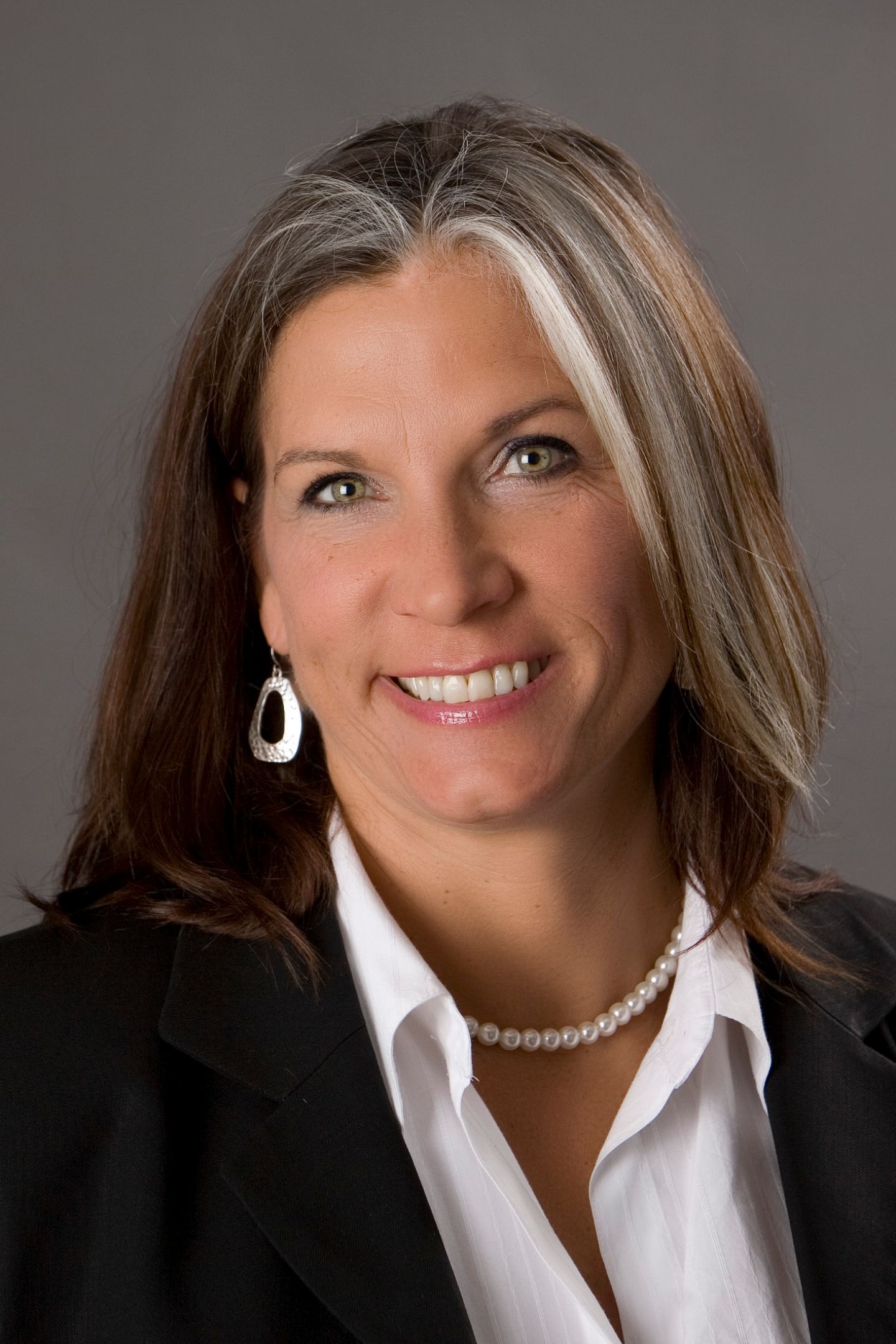 Lora Real Estate Agent Buffalo, MN Coldwell Banker Realty