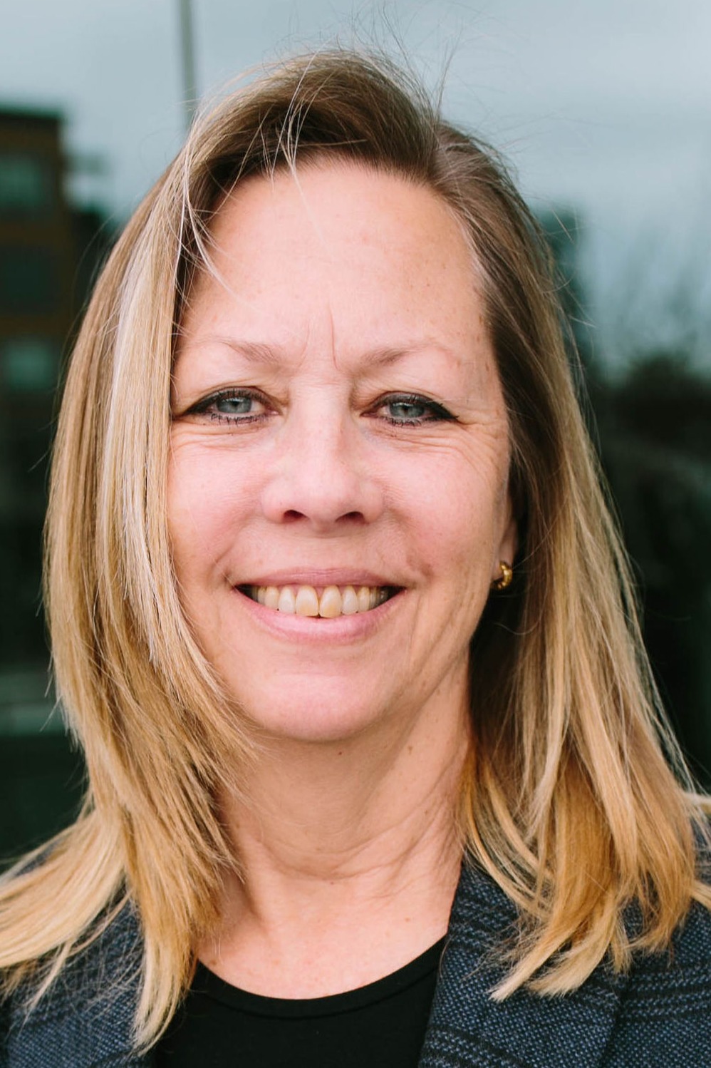 Leslie Bush, Real Estate Agent Minneapolis Coldwell Banker Realty