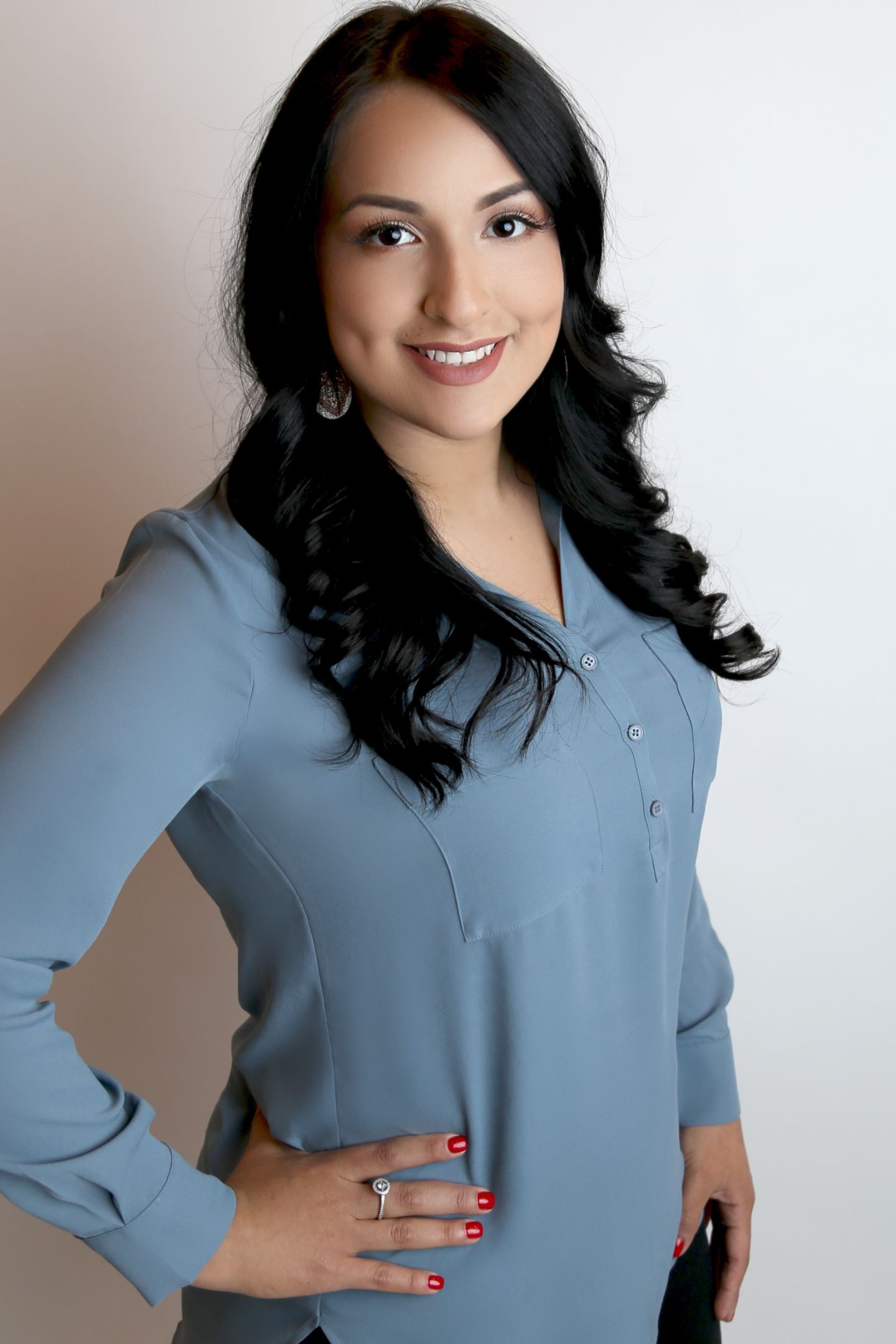 Lorena Cardenas, Real Estate Agent Barrington Coldwell Banker Realty