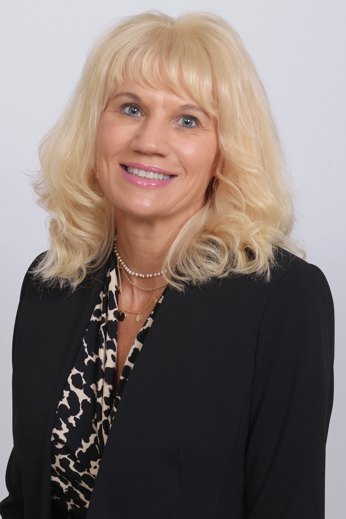 Lorraine Roberts, Real Estate Agent Glastonbury, CT Coldwell Banker Realty