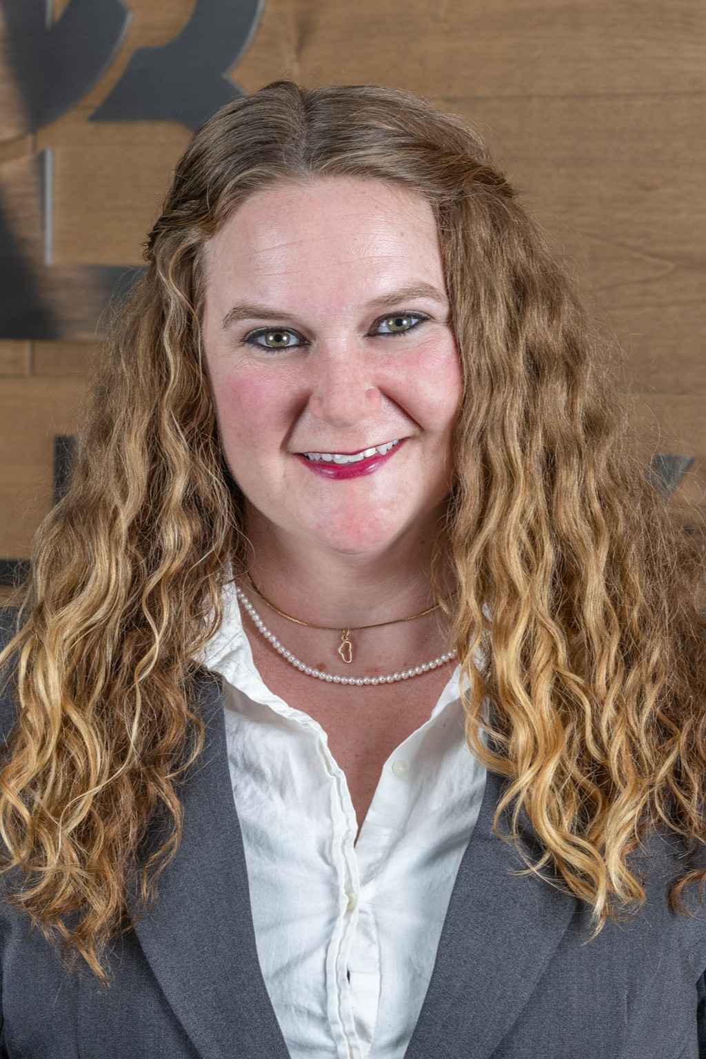 Sarah Umberger, Real Estate Agent Lincoln Coldwell Banker Realty