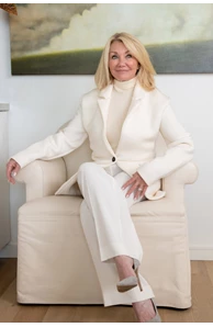 Jade Mills image
