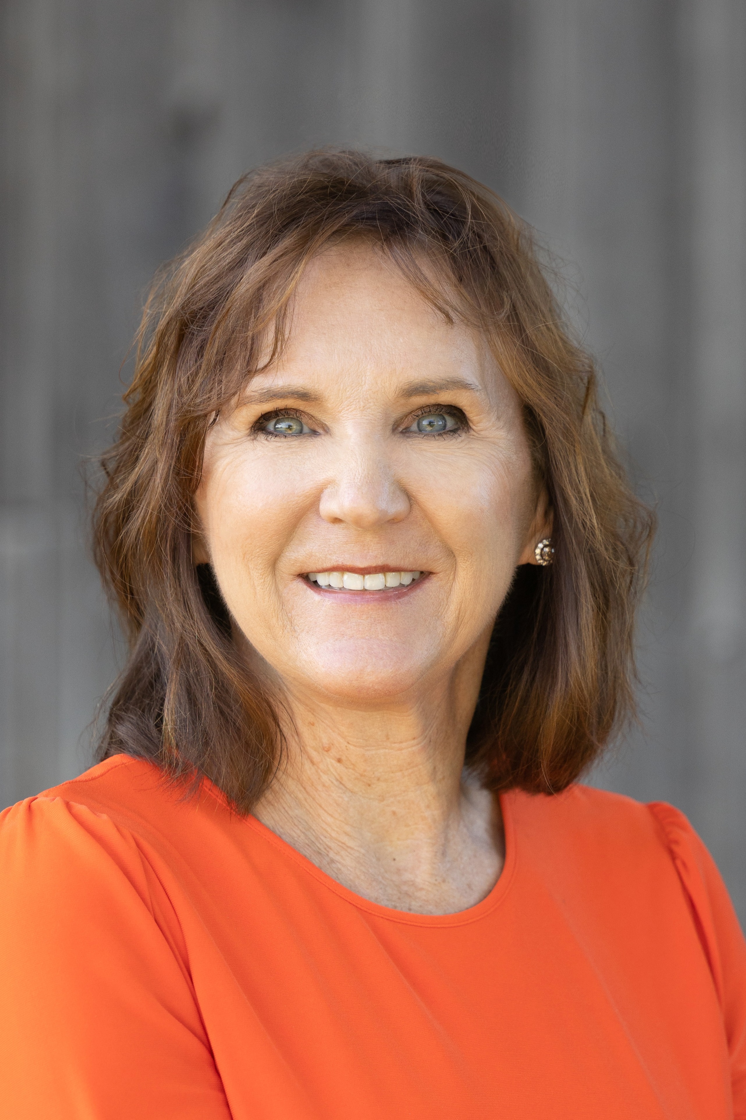 Lorie Hall, Real Estate Agent Racine, WI Coldwell Banker Realty