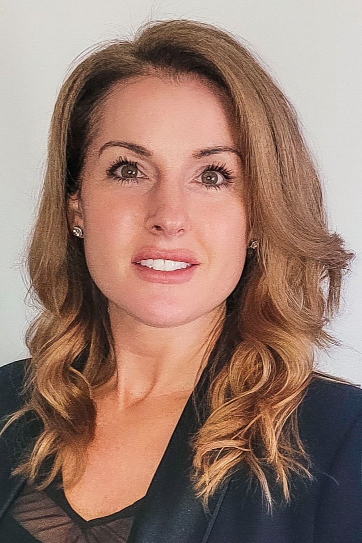 Alexandra "Alex" Cruz, Real Estate Agent Middletown Coldwell Banker