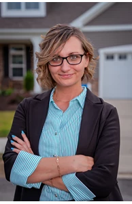 Holly Garner image