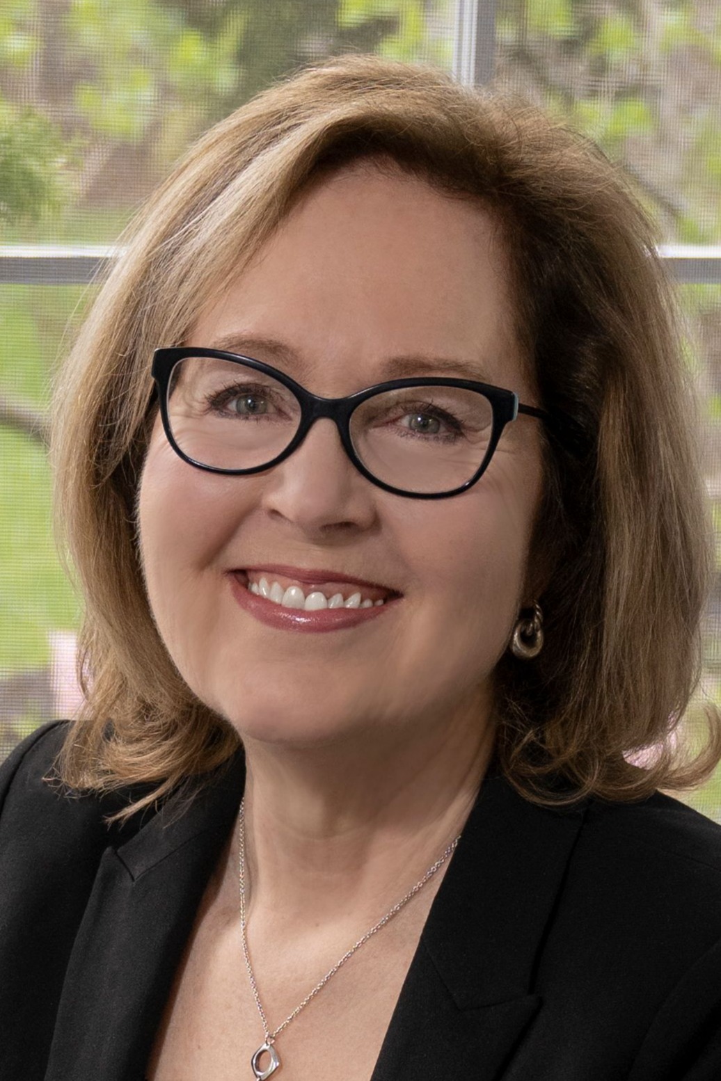 Gretchen Papineau, Real Estate Agent Andover, MA Coldwell Banker Realty