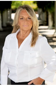 Lisa Knotts image
