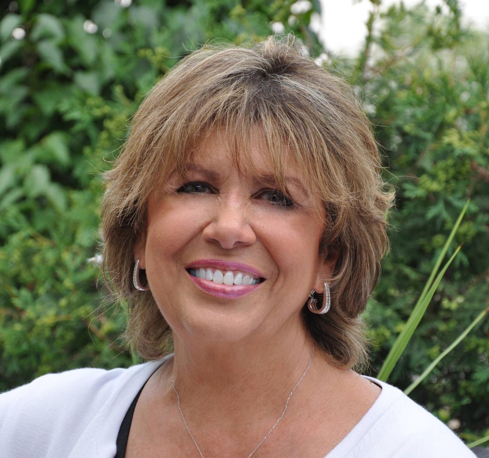 Sally LaCrosse, Real Estate Agent - Hinsdale, IL - Coldwell Banker Realty