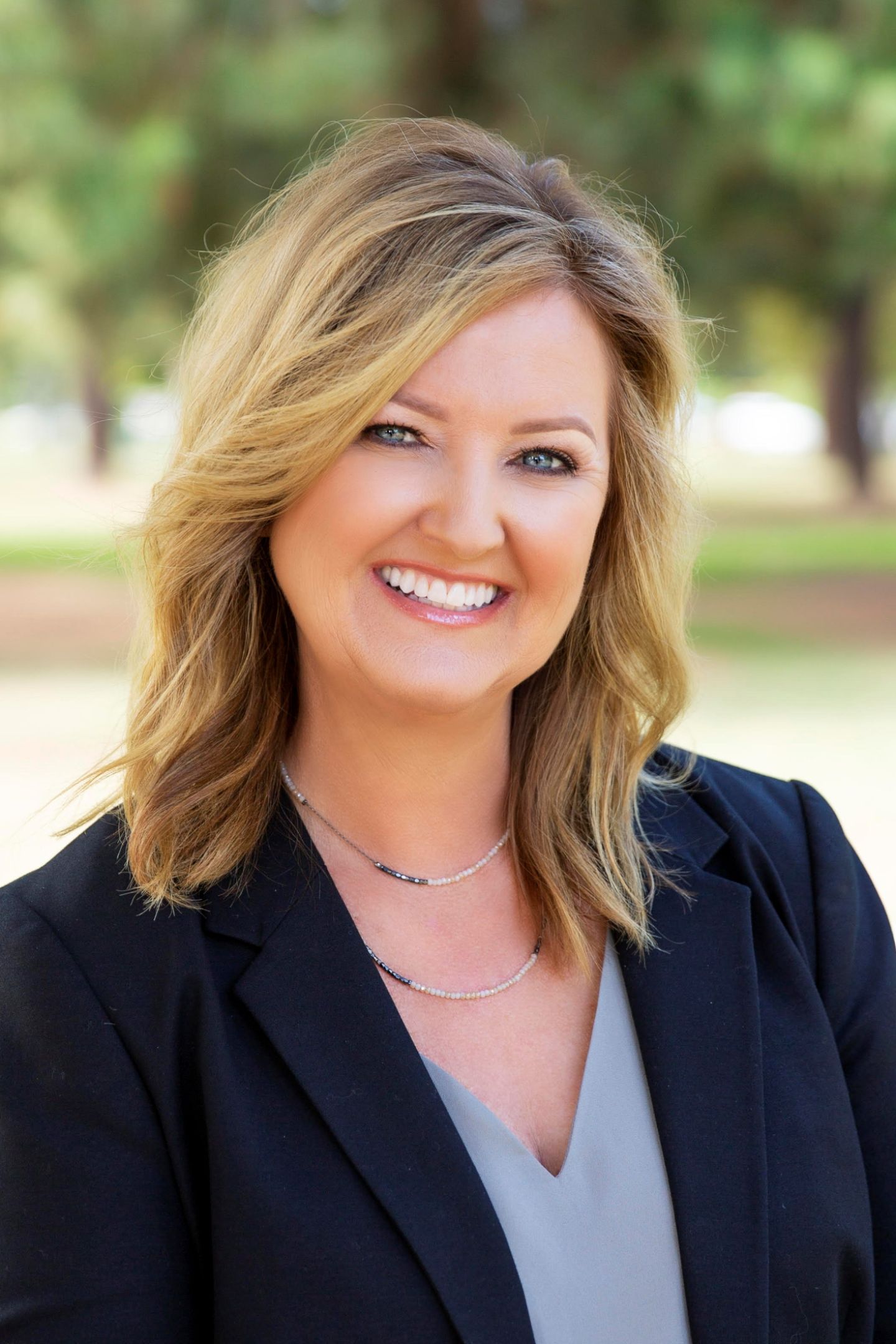 Jennifer Camp, Real Estate Agent - Calabasas, CA - Coldwell Banker Realty