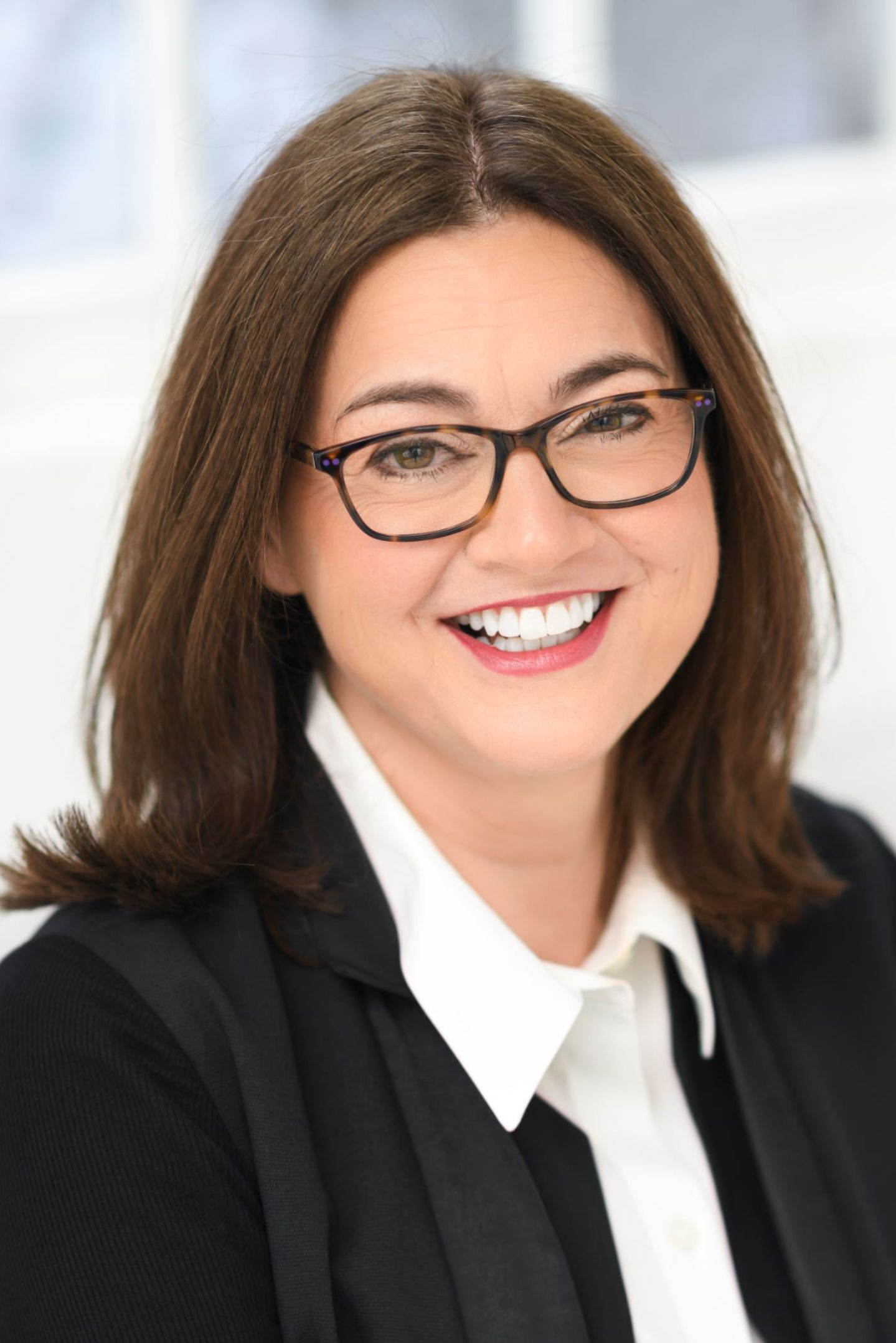 Leah Hart, Real Estate Agent Wayland Coldwell Banker Realty