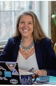 Sara Holland image