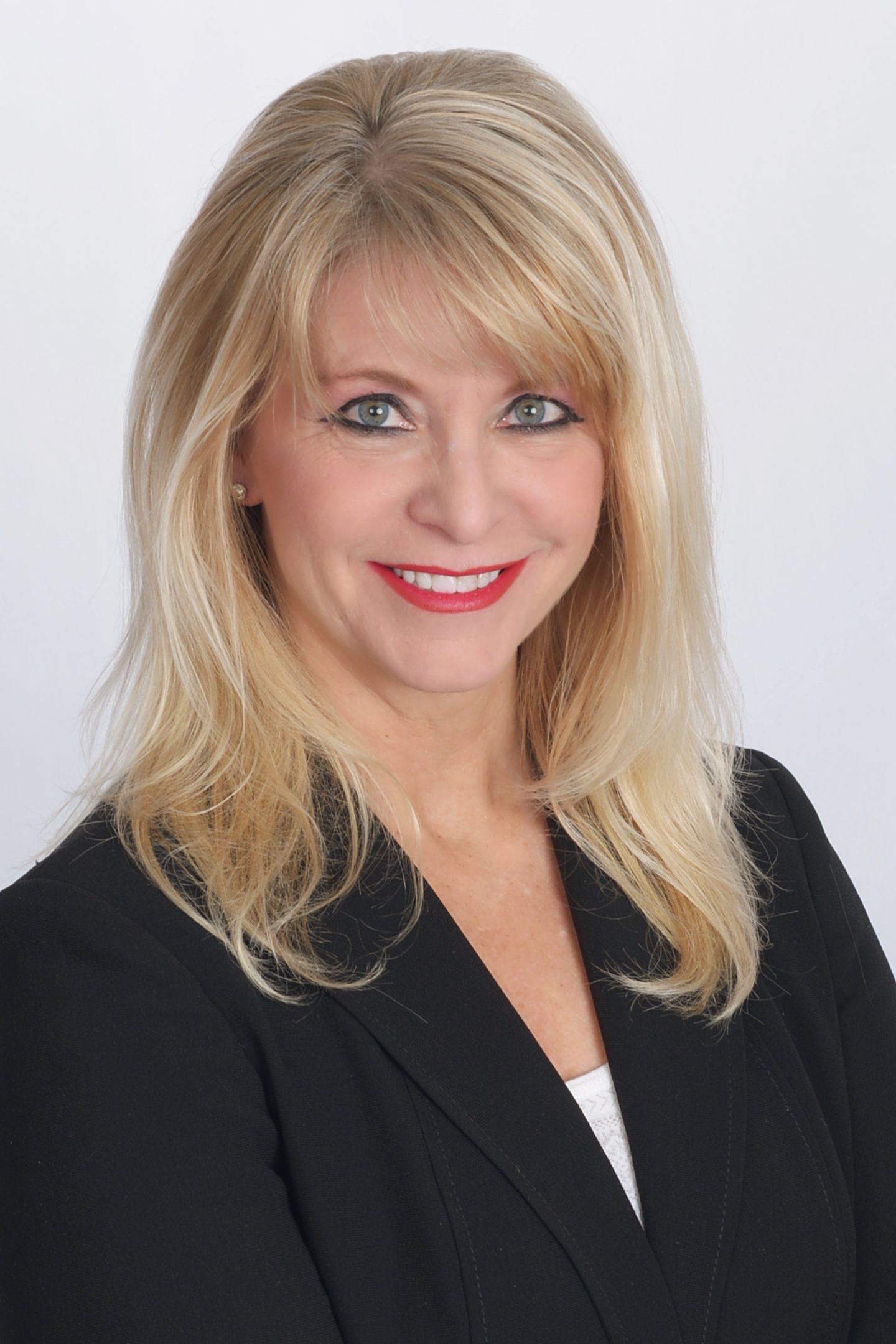 Janelle Holte, Real Estate Agent Eden Prairie, MN Coldwell Banker