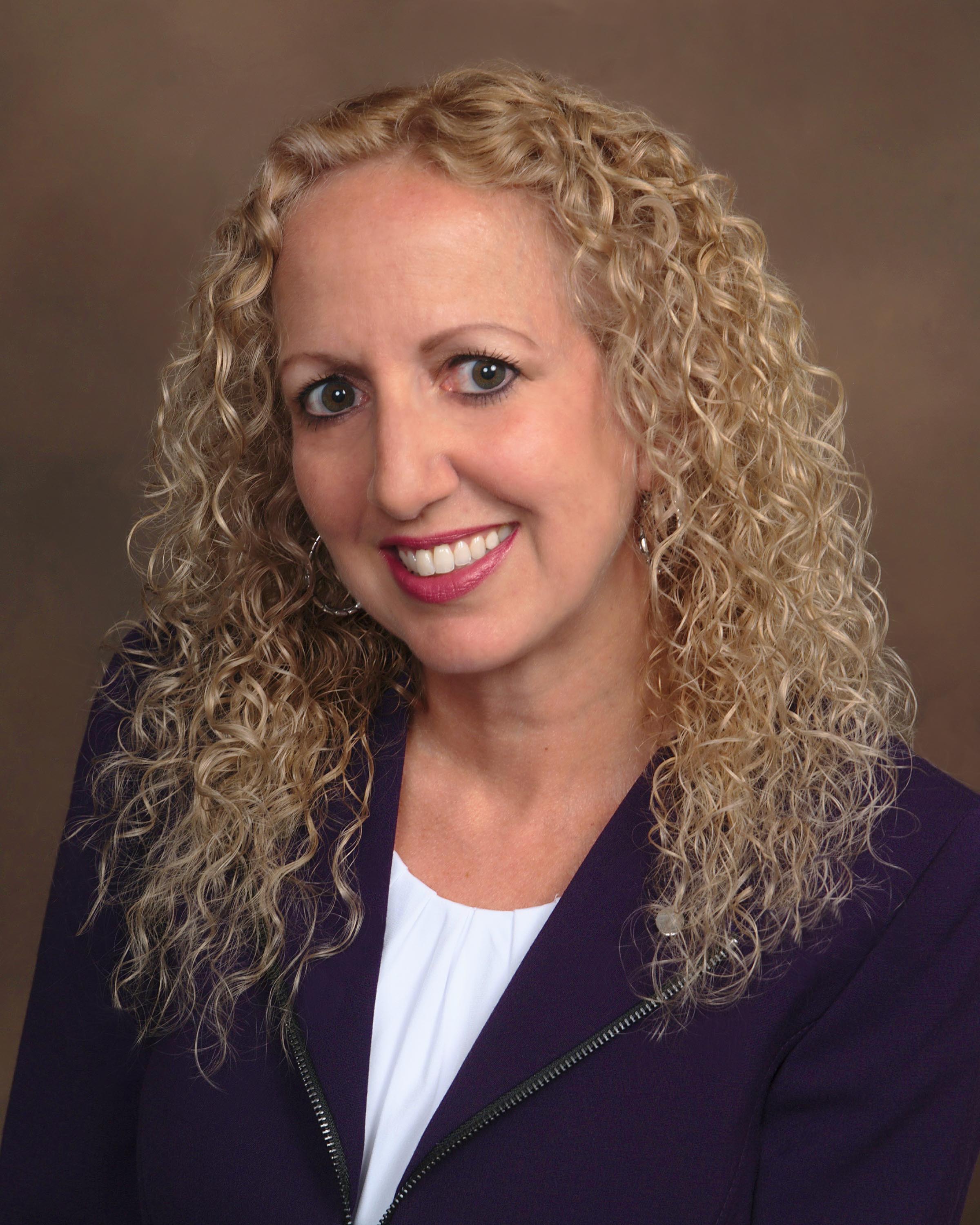 Christine "Chris" Farina, Real Estate Agent Smithtown, NY Coldwell