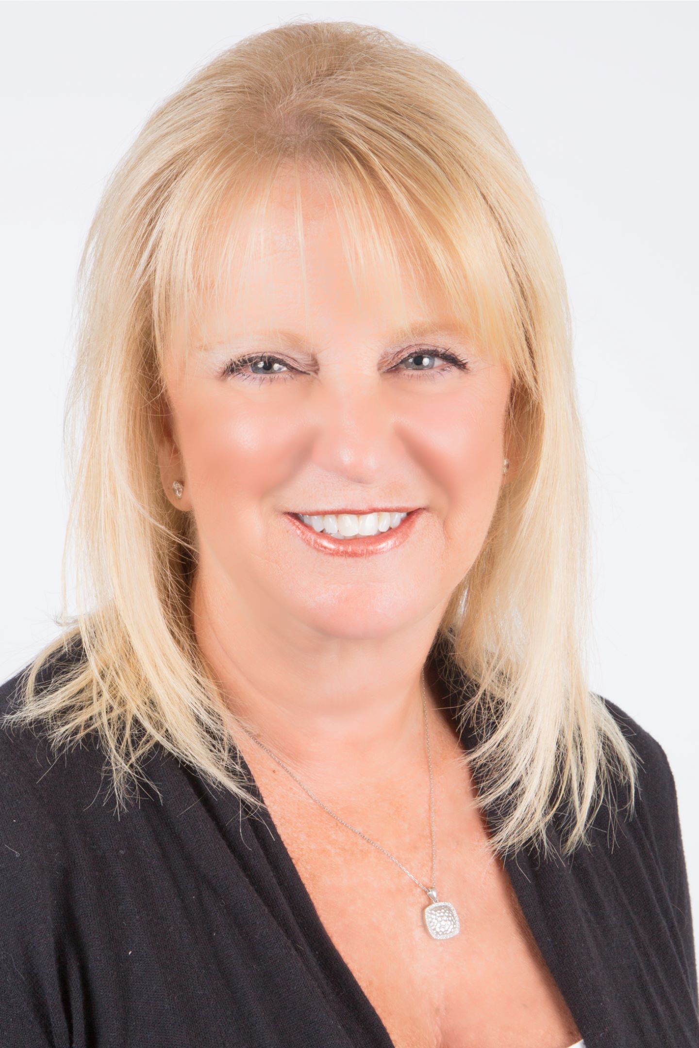 Susan Berg, Real Estate Agent Roslyn Heights, NY Coldwell Banker Realty