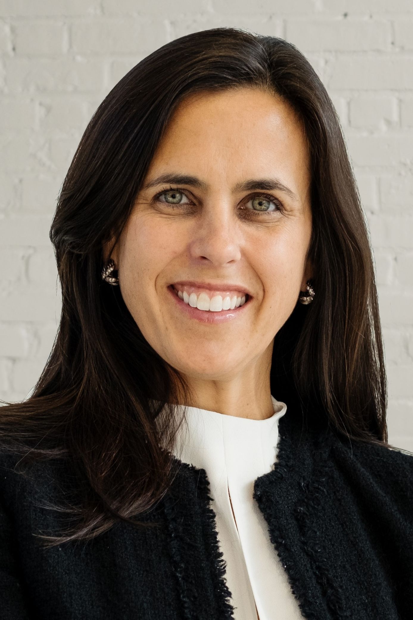 Adrienne Schoetz, Real Estate Agent Westport, CT Coldwell Banker Realty