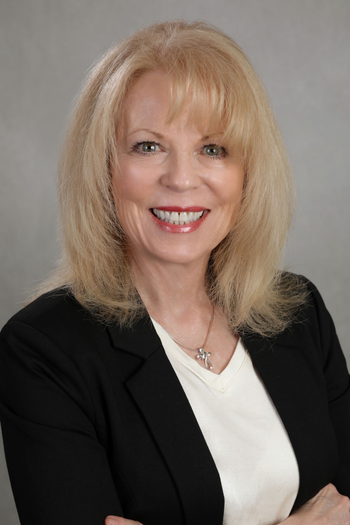 Cindy PeschelHull, Real Estate Agent Bellevue, WA Coldwell Banker Bain