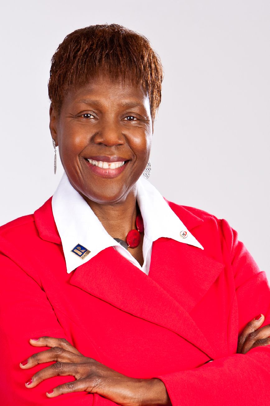 Lee Vega, Real Estate Agent Moon Township, PA Coldwell Banker Realty