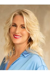 Traci Schram image