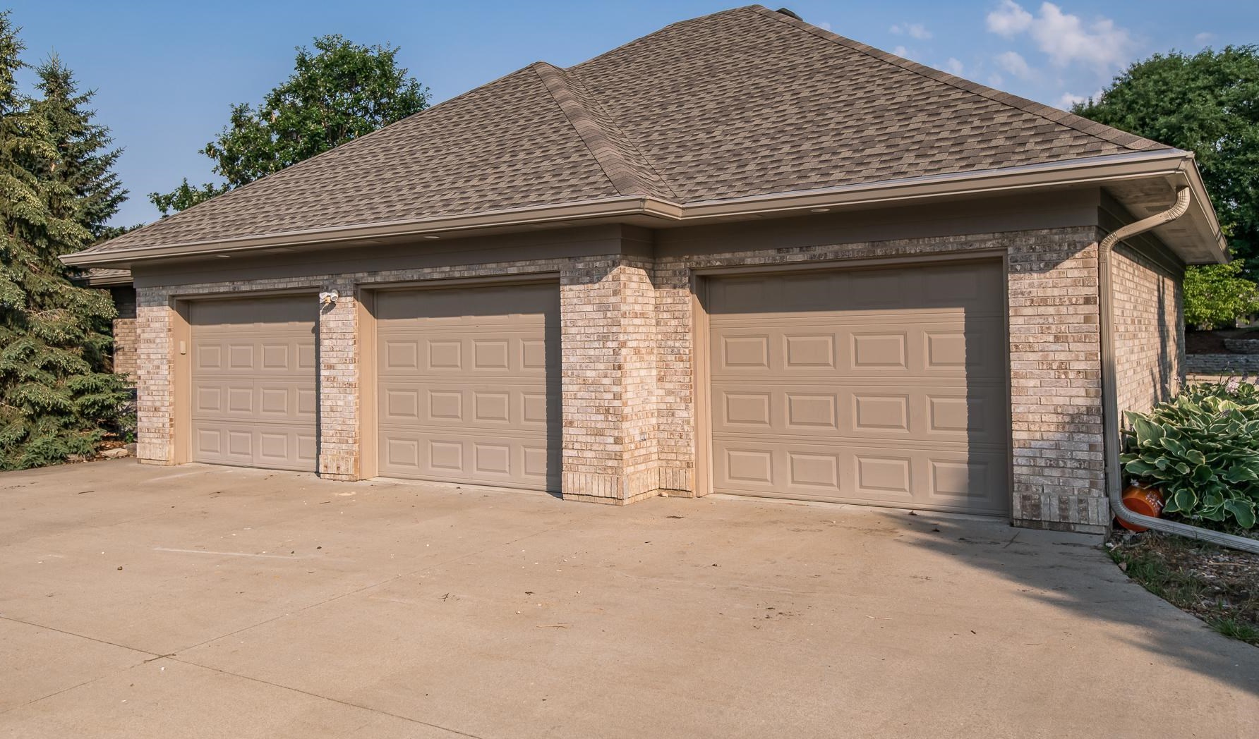 2825 Fox Chase Ln, Rochester MN  55902-8748 exterior