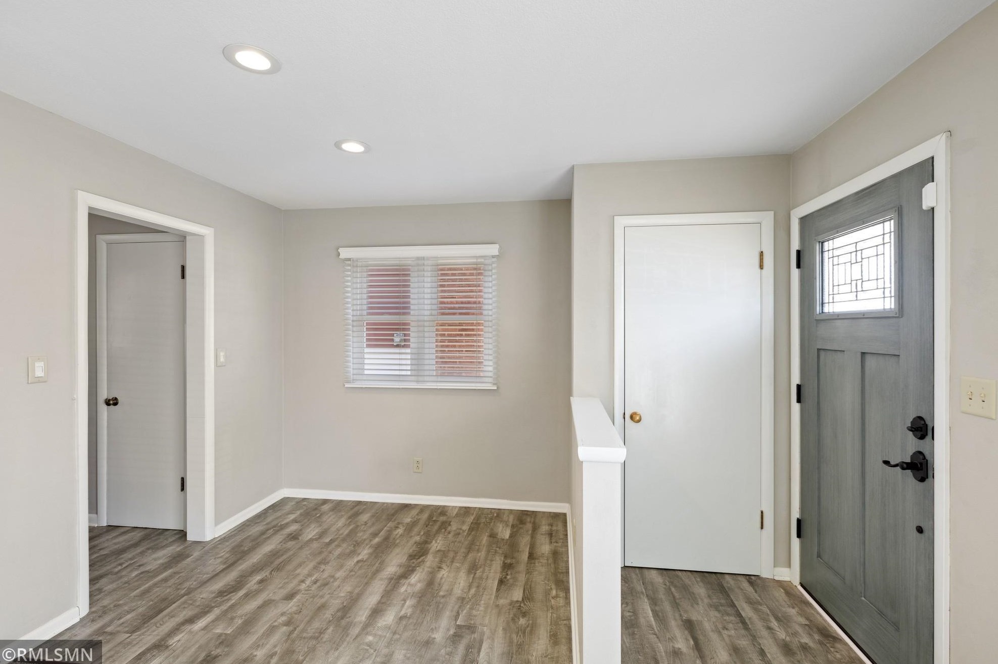 1933 Munster Ave, Saint Paul MN  55116-2625 exterior