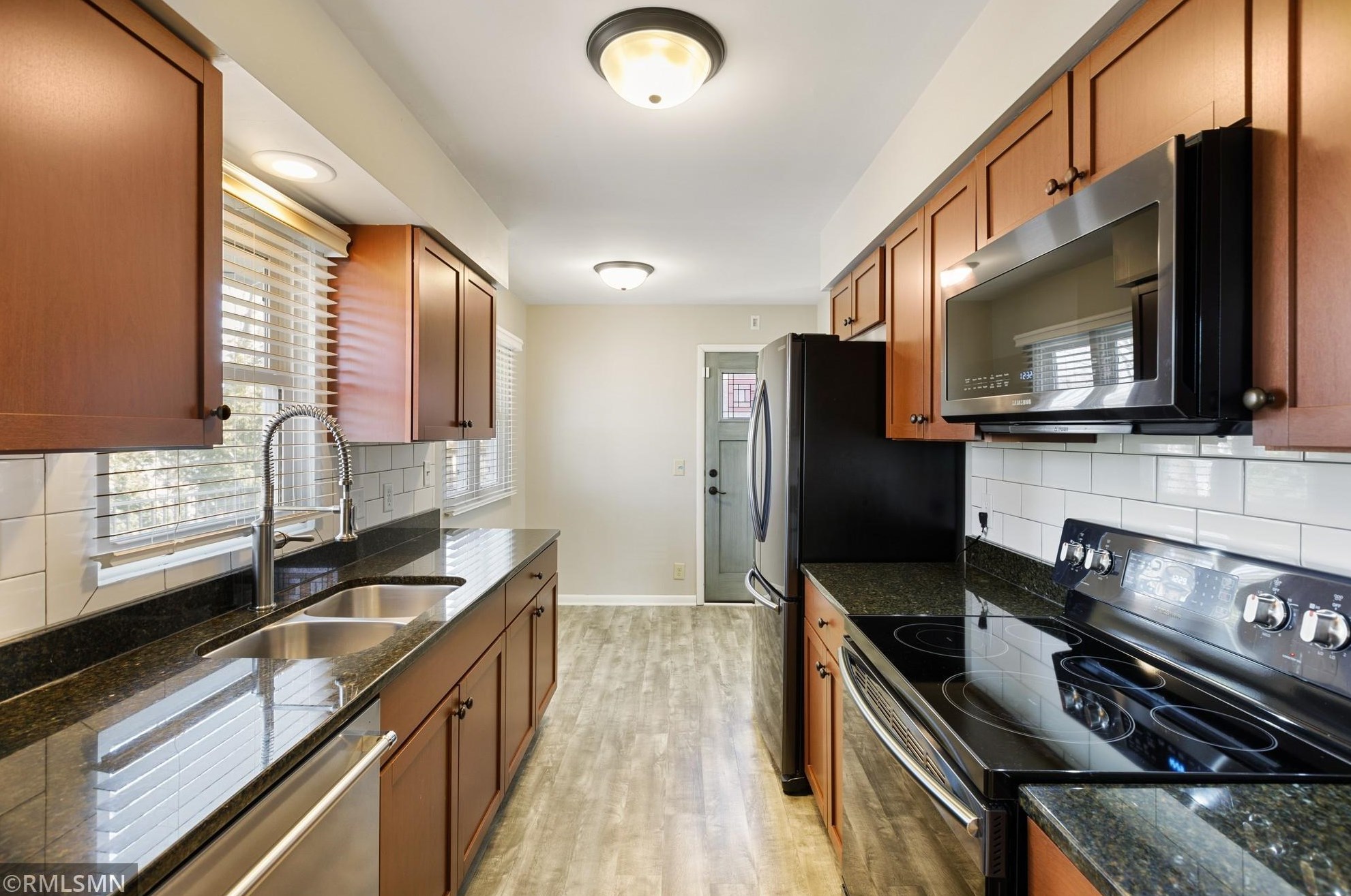 1933 Munster Ave, Saint Paul MN  55116-2625 exterior