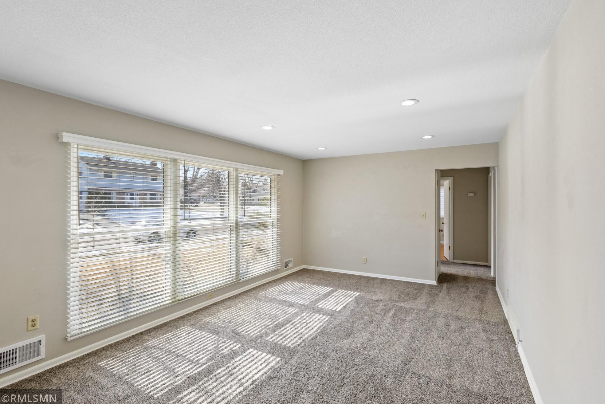 1933 Munster Ave, Saint Paul MN  55116-2625 exterior