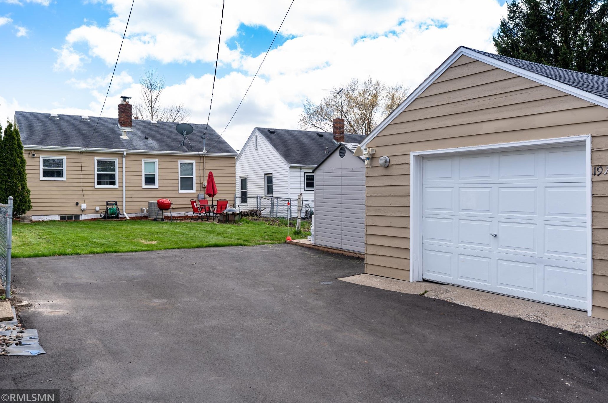 1977 Nevada Ave, Saint Paul MN  55119-3055 exterior