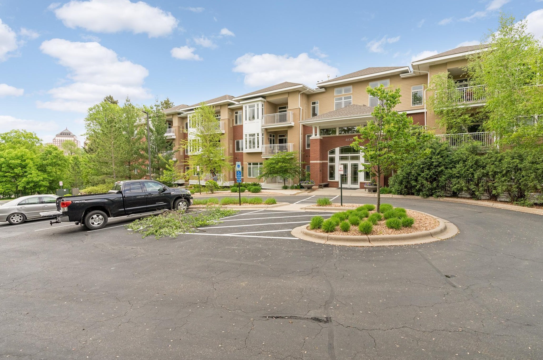 408 Parkers Lake Rd, Orono MN 55391-1406 exterior