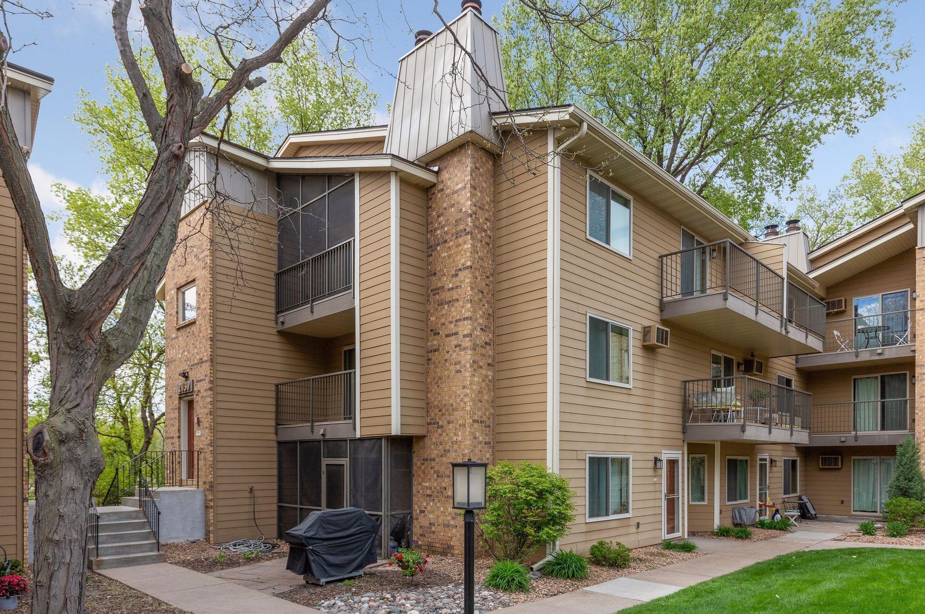 2030 Ridge Dr, Minneapolis MN  55416-5600 exterior