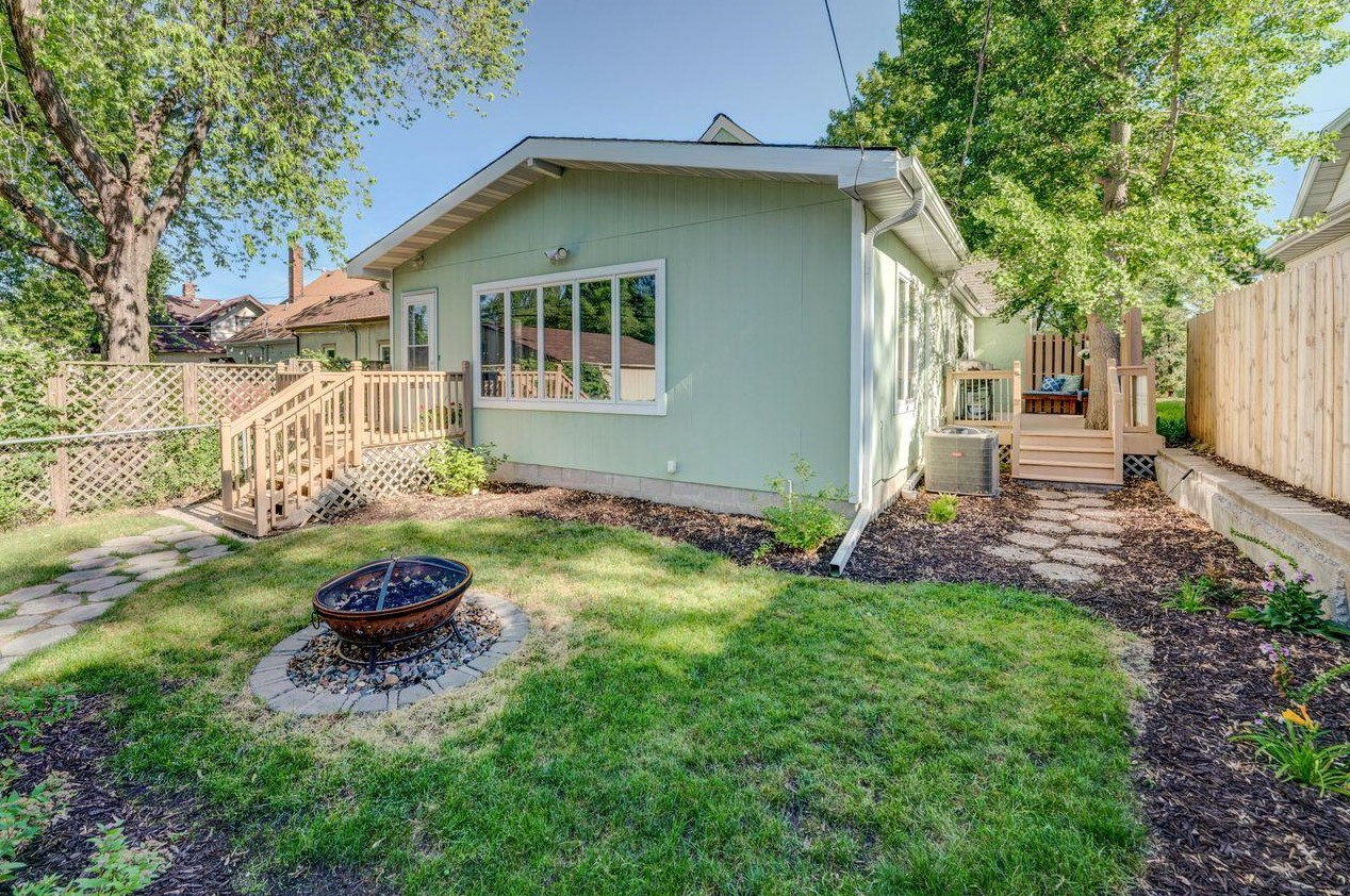 1312 Margaret St, Saint Paul MN  55106-4723 exterior