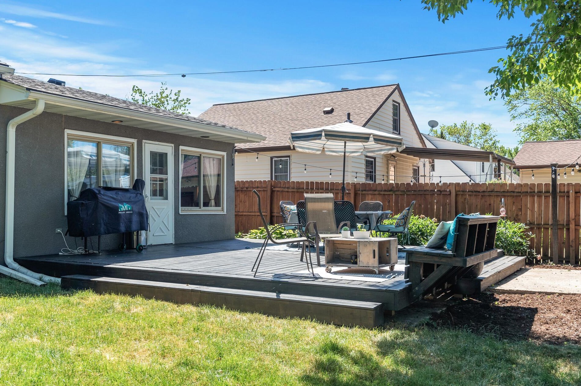 1065 Sterling St, Saint Paul MN  55119-5976 exterior