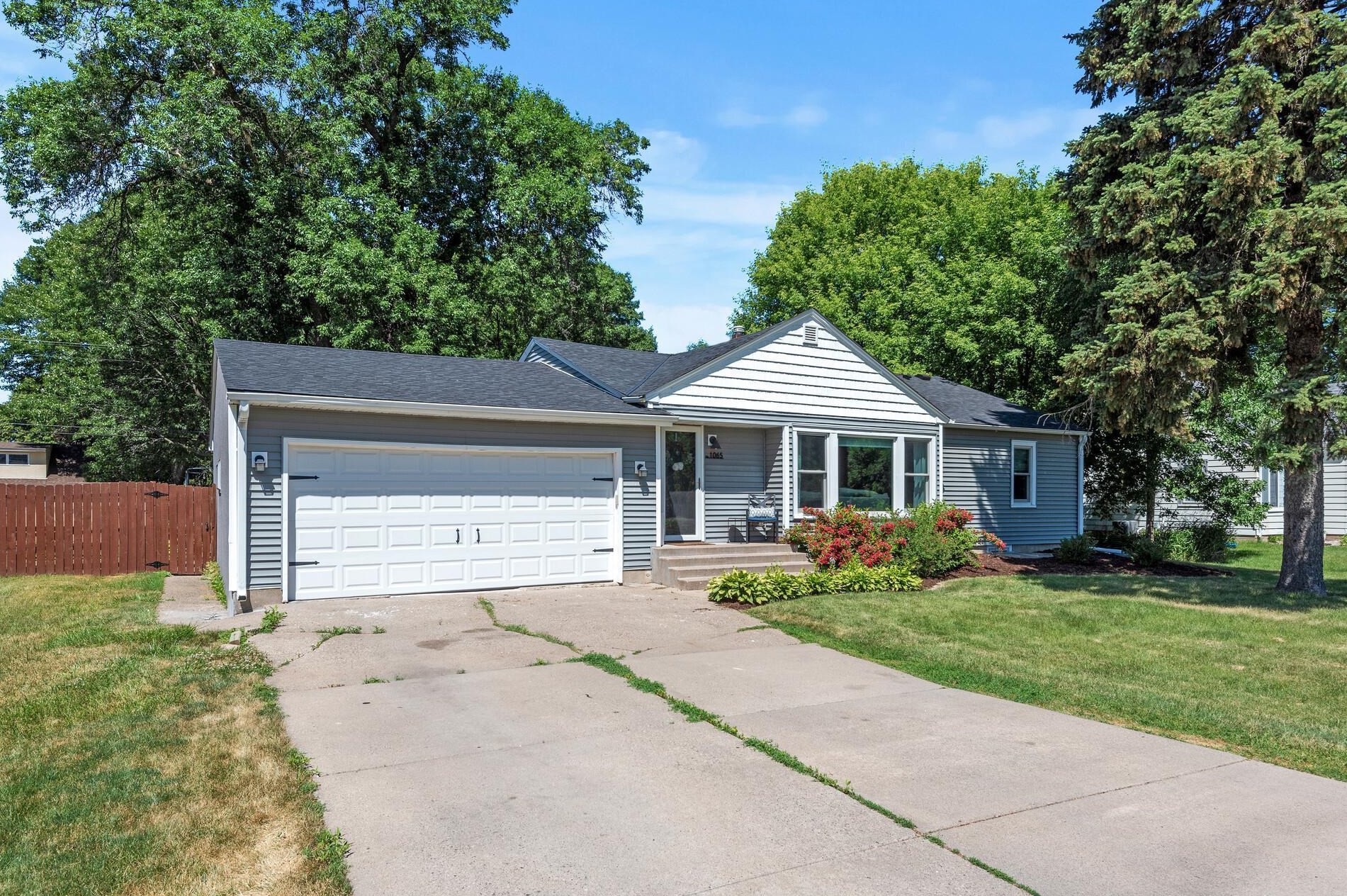 1065 Sterling St, Saint Paul MN  55119-5976 exterior