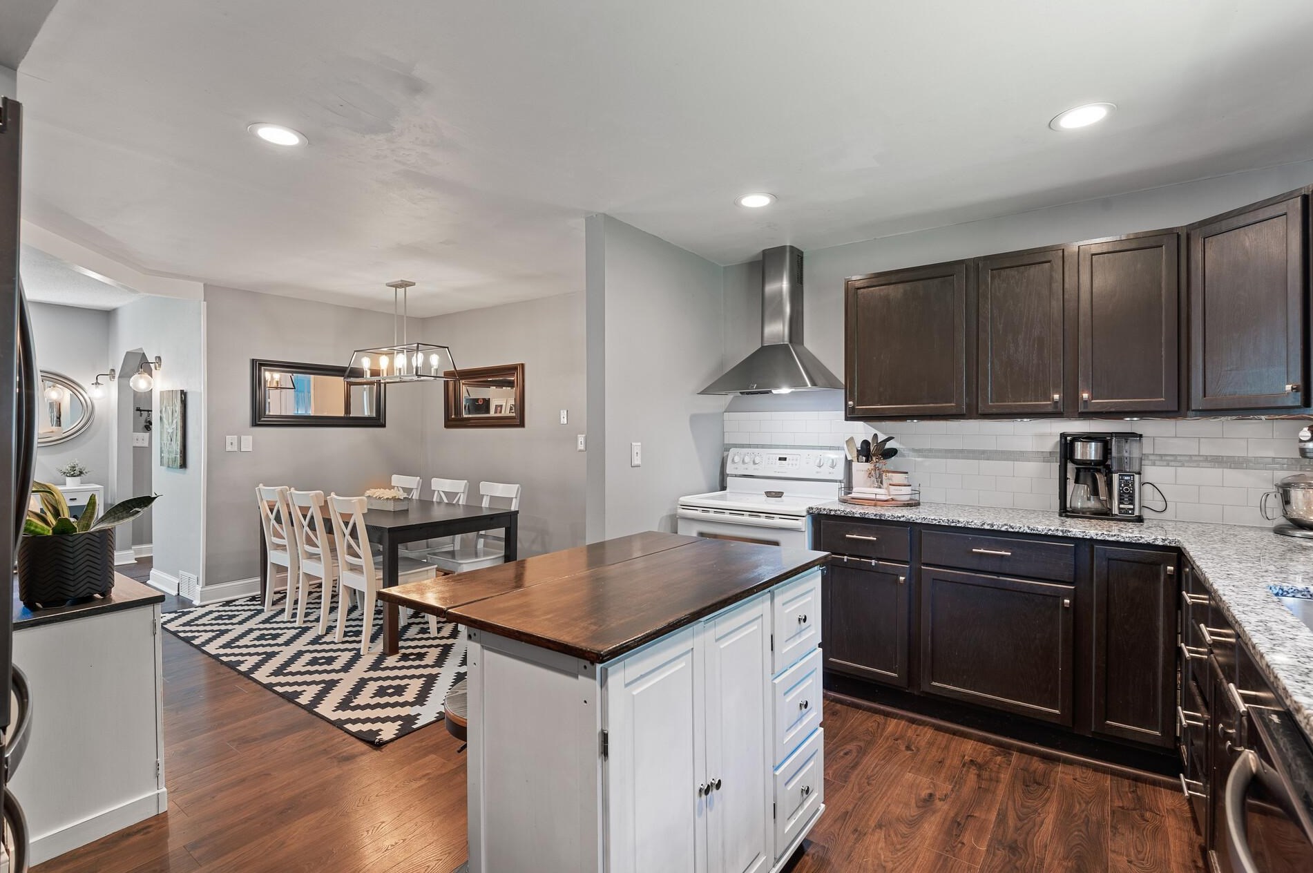 1065 Sterling St, Saint Paul MN  55119-5976 exterior