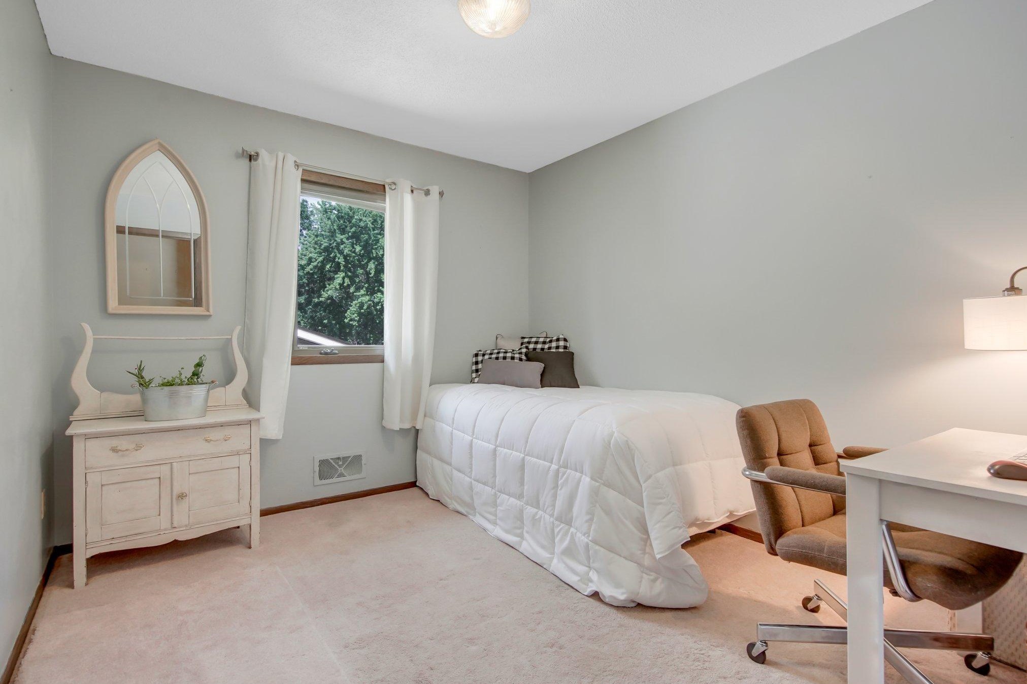 2395 Standridge Ave, Saint Paul MN  55109-1545 exterior
