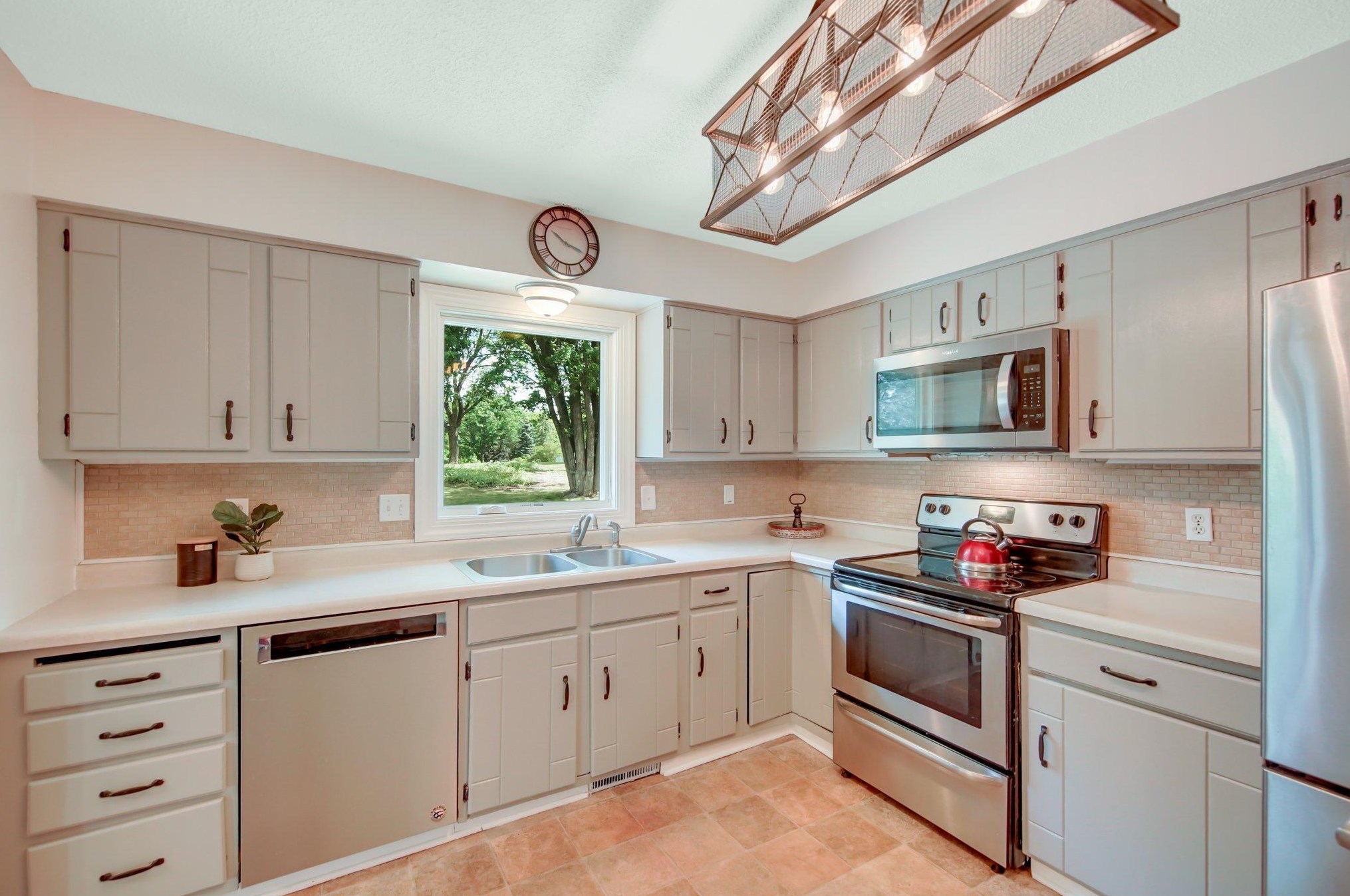 2395 Standridge Ave, Saint Paul MN  55109-1545 exterior