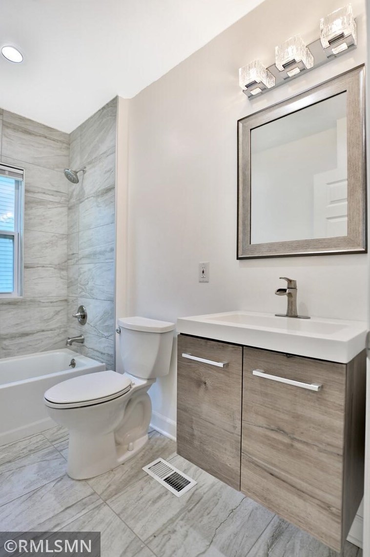 1642 Upton Ave, Minneapolis MN  55411-2831 exterior