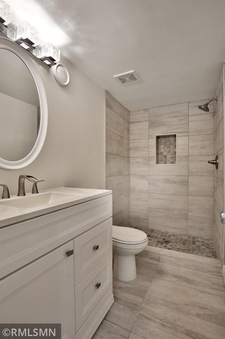 1642 Upton Ave, Minneapolis MN  55411-2831 exterior