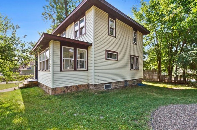 890 Wakefield Ave, Saint Paul MN  55106-5602 exterior