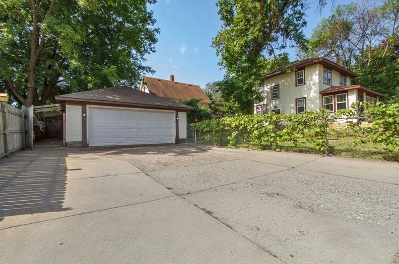 890 Wakefield Ave, Saint Paul MN  55106-5602 exterior