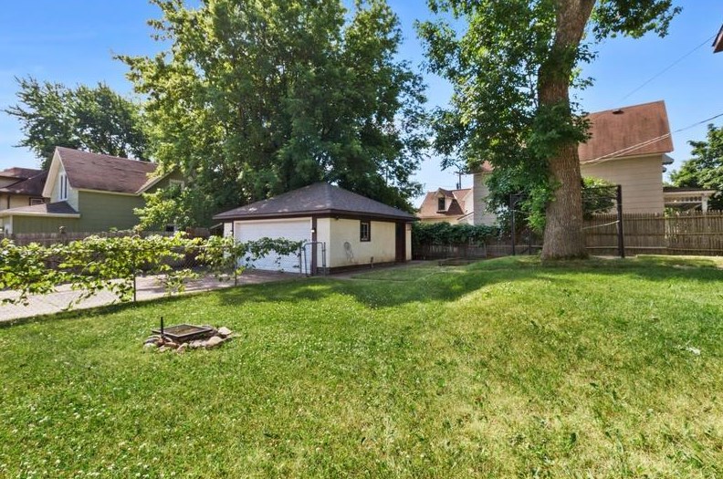 890 Wakefield Ave, Saint Paul MN  55106-5602 exterior