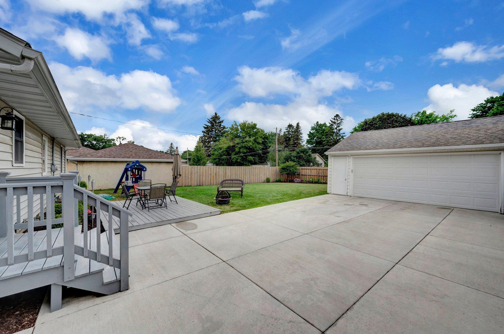 1527 Western Ave, Saint Paul MN  55117-3536 exterior
