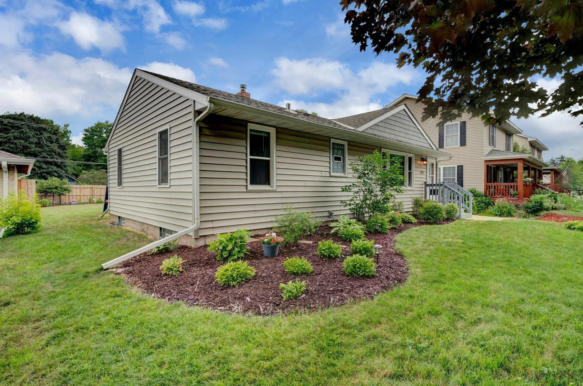 1527 Western Ave, Saint Paul MN  55117-3536 exterior