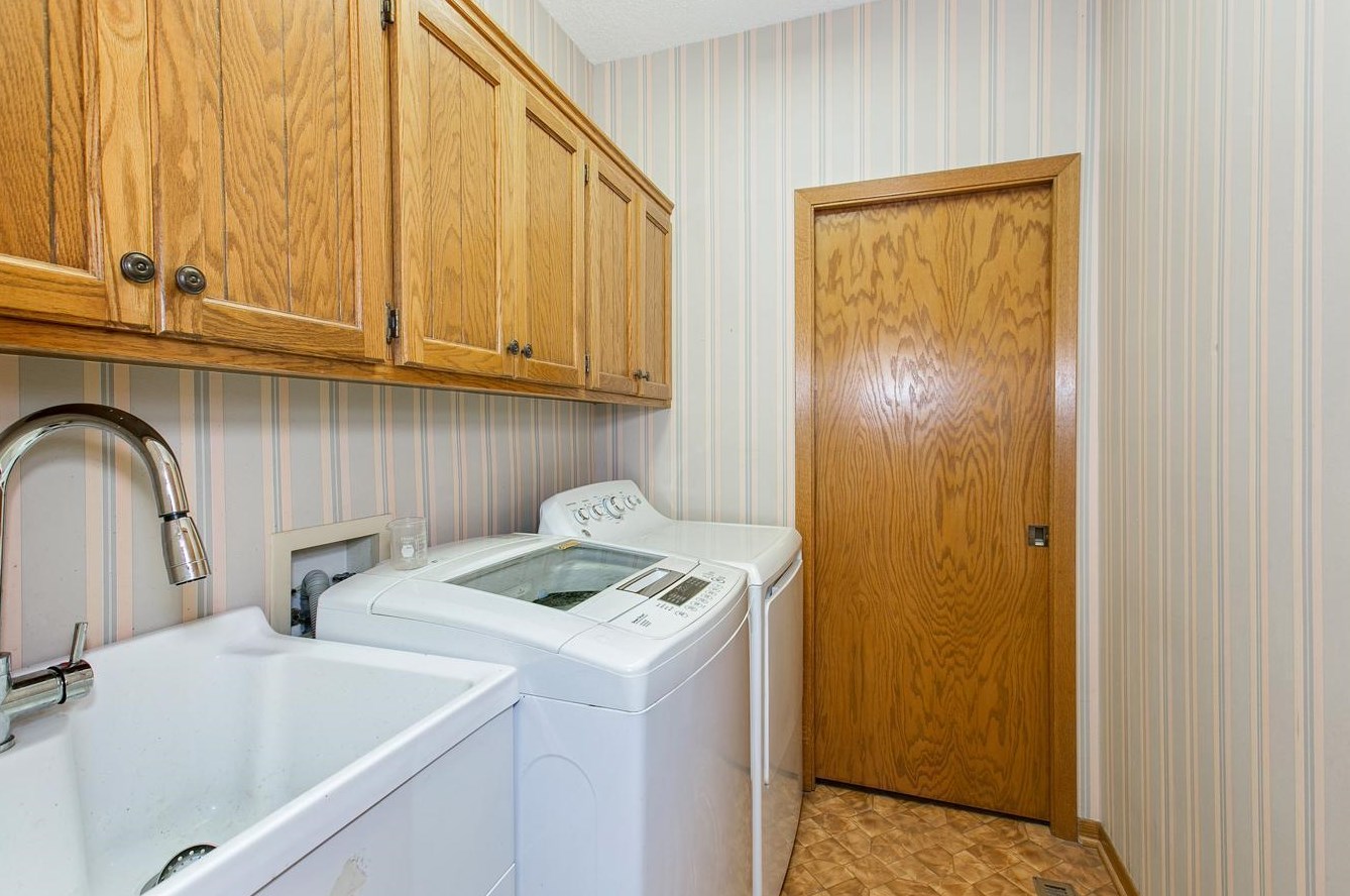 1099 Lawnview Ave, Saint Paul MN  55126-8406 exterior
