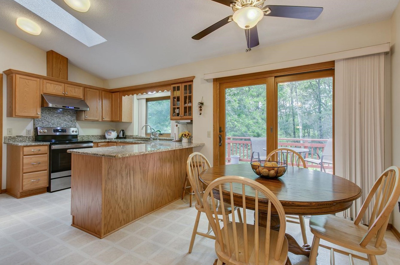 1099 Lawnview Ave, Saint Paul MN  55126-8406 exterior