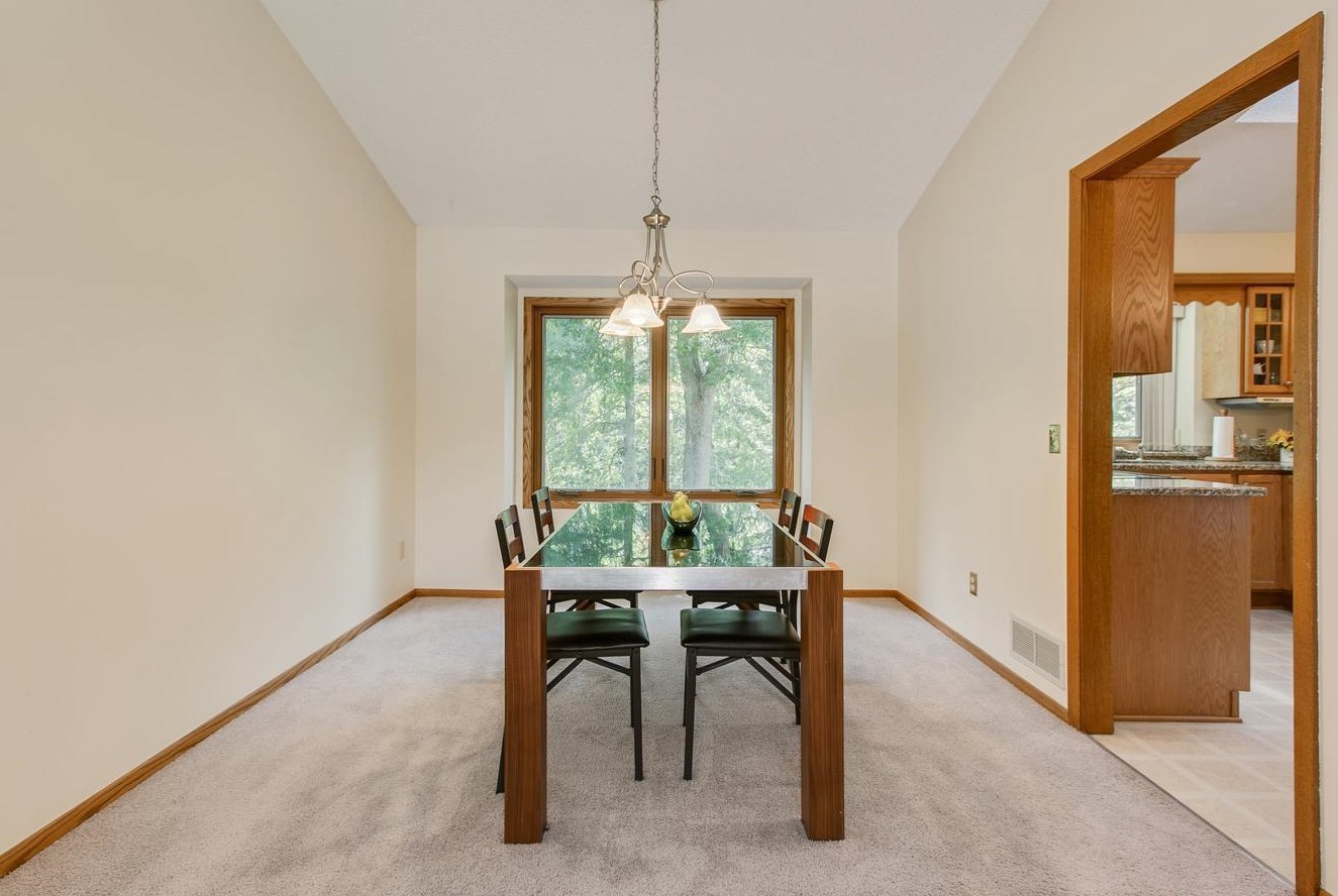 1099 Lawnview Ave, Saint Paul MN  55126-8406 exterior